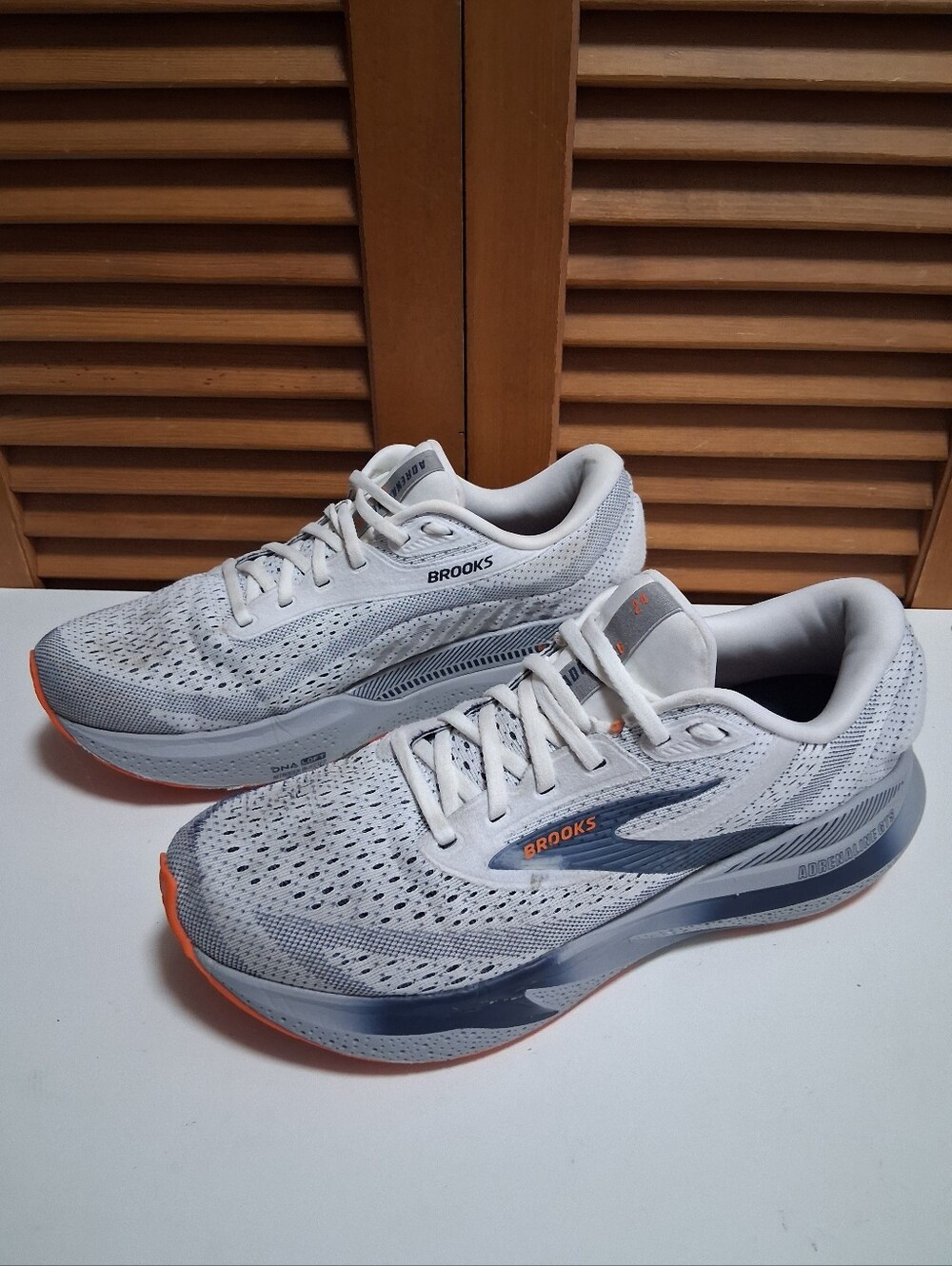 Brooks Adrenaline GTS 24 White Blue Men's Running Shoe * Size: 9.5 (Medium)